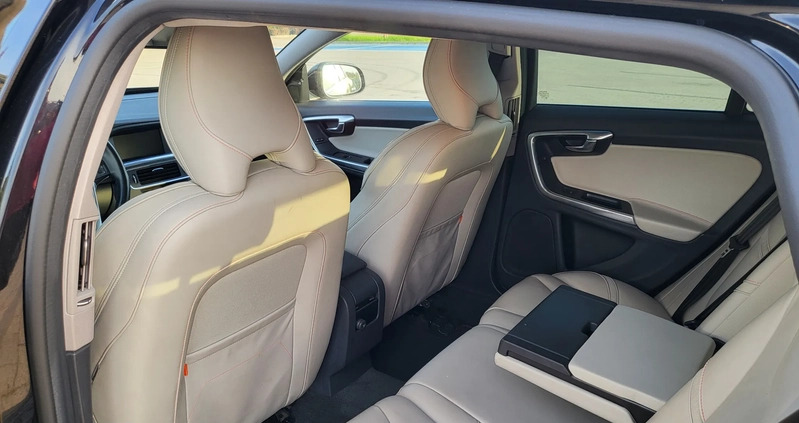 Volvo V60 cena 59500 przebieg: 186300, rok produkcji 2016 z Leśnica małe 79
